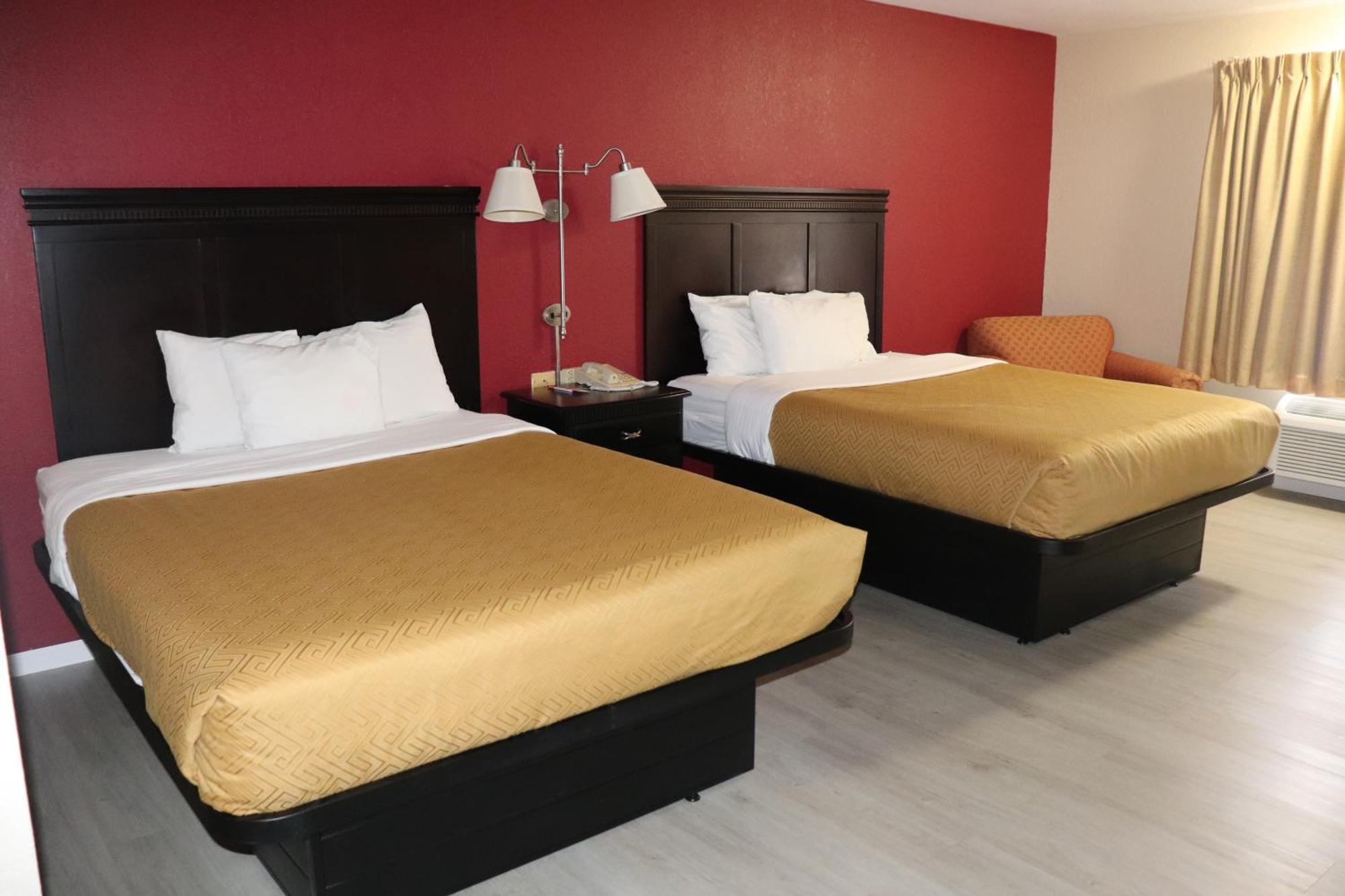 Econo Lodge Inn & Suites Wisconsin Dells Exterior photo